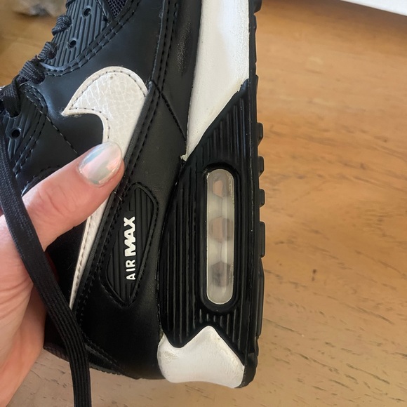 Nike Air Max Black and White Sneakers 7.5 - Picture 3 of 9